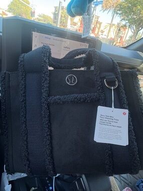 lululemon athletica Boxy Tote Mini - Black